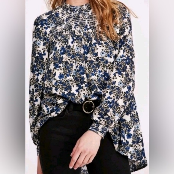 Free People Tops - Free People Women’s Blue and White Floral Blouse Size S